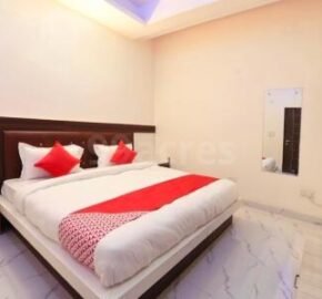 Shared Room for Girls Paying Guest in 10 BHK Independent House/Villa in signature hotel