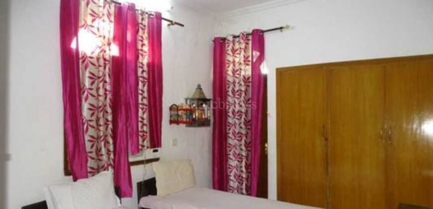 Private Room for Girls & Boys Paying Guest in 1 BHK Independent House/Villa in DLF CITY PHASE 2,